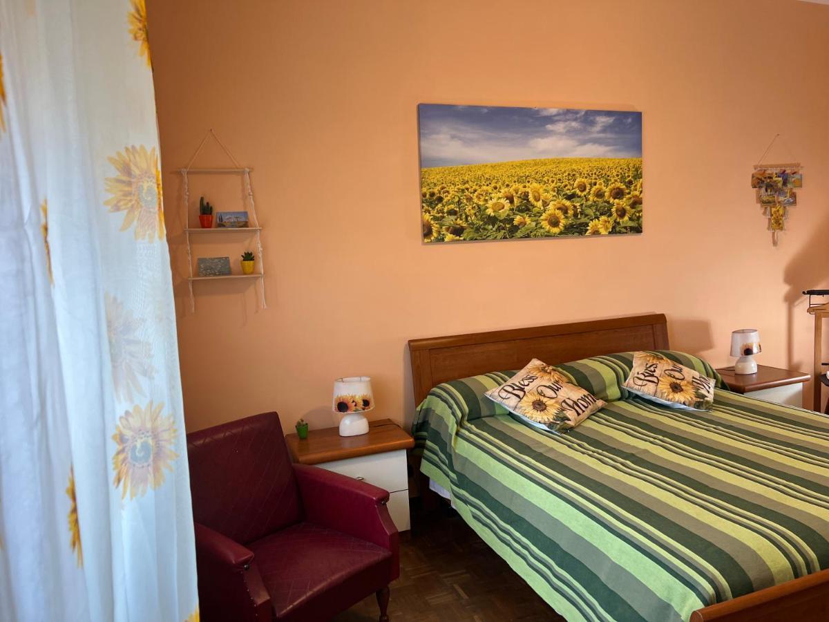 Vicino A Tutto Bed & Breakfast Vercelli Bagian luar foto