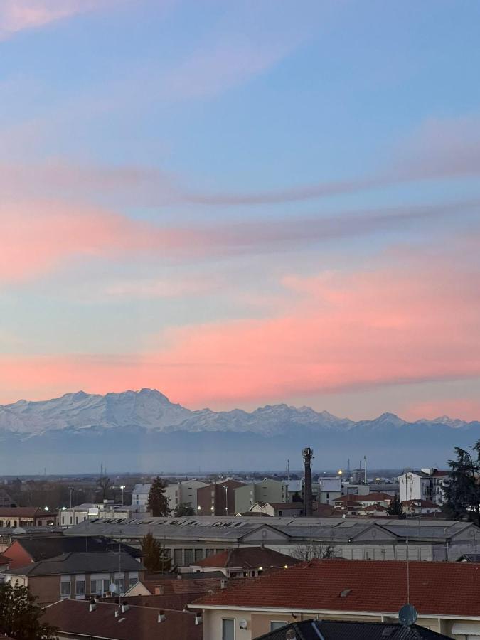 Vicino A Tutto Bed & Breakfast Vercelli Bagian luar foto